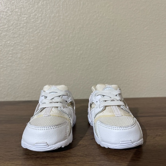 Nike Kids White Sneakers - Picture 5 of 9